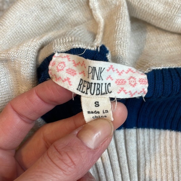 Cowl neck sweater size small - Picture 2 of 2